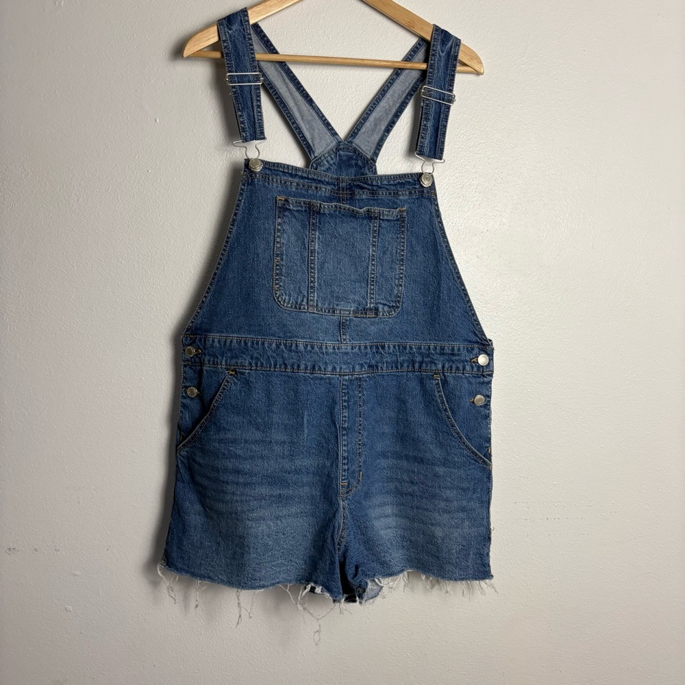 No Boundaries Distressed Denim Short Overalls Size XL (16-18)‎